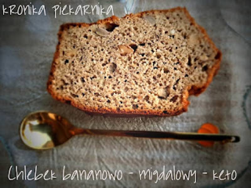 Chlebek bananowo - migdałowy - keto