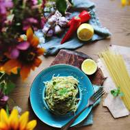 Szybkie spaghetti z cukinią, miętą i chili na ostatnie dni lata