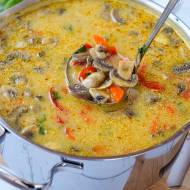 Zupa z kurczakiem, papryką i pieczarkami