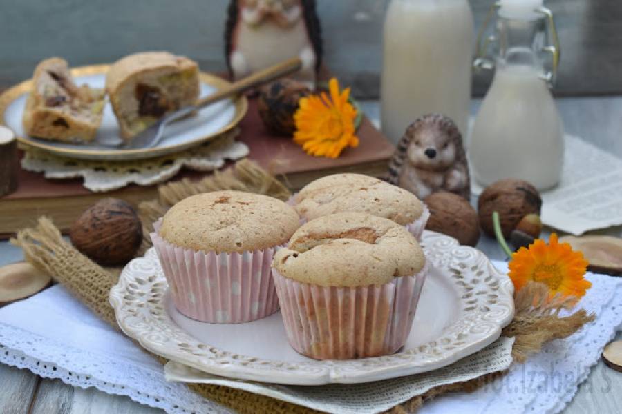 Cynamonowe muffinki z bananem i czekoladą