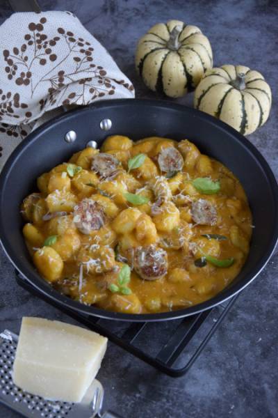 Gnocchi w sosie dyniowym z białą kiełbasą