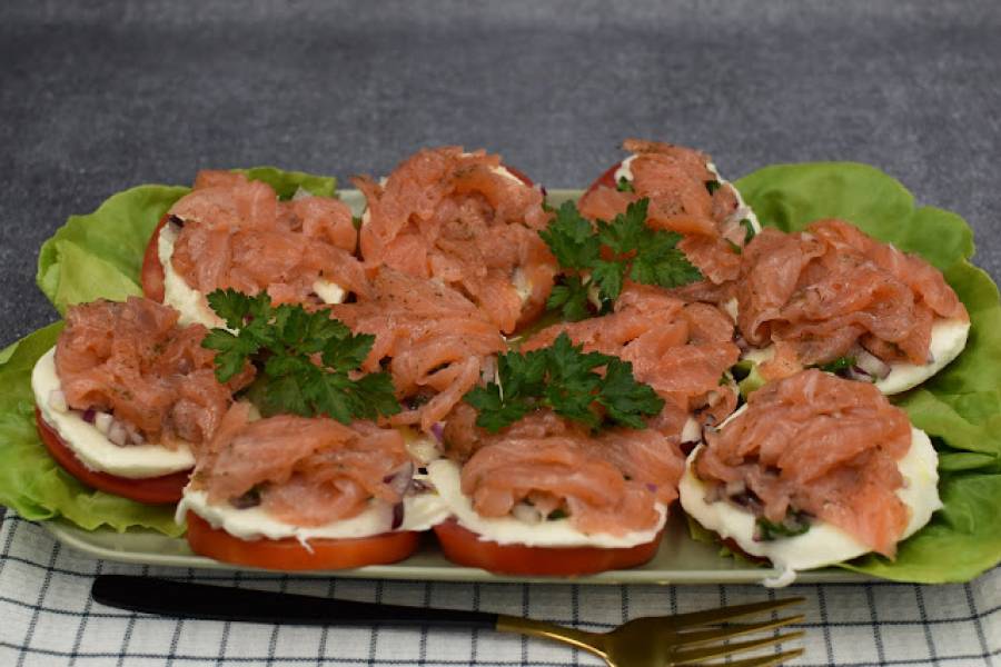 Sałatka Caprese al salmone