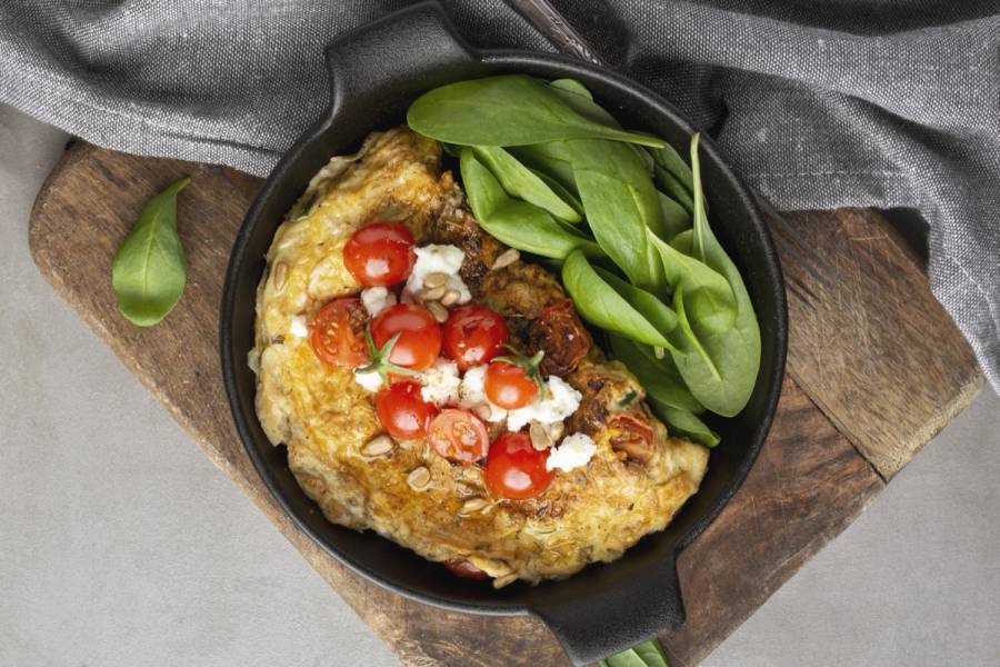 Przepis na omlet a’la pizza – pomysł na Low Carb keto śniadanie