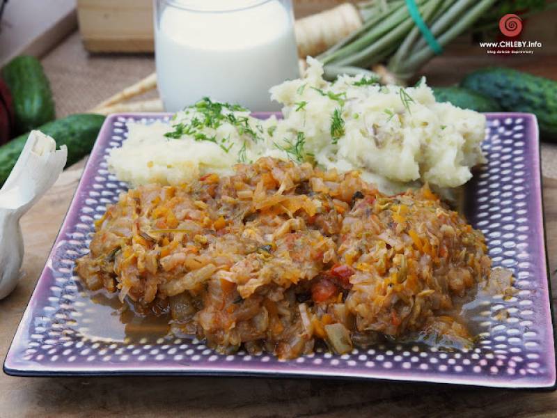 Wegetariański bigos z kapusty pekińskiej