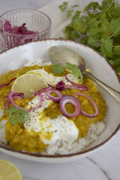 Grochowy dahl z kokosowym ryżem