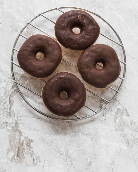 Pączki z dziurką w polewie czekoladowej