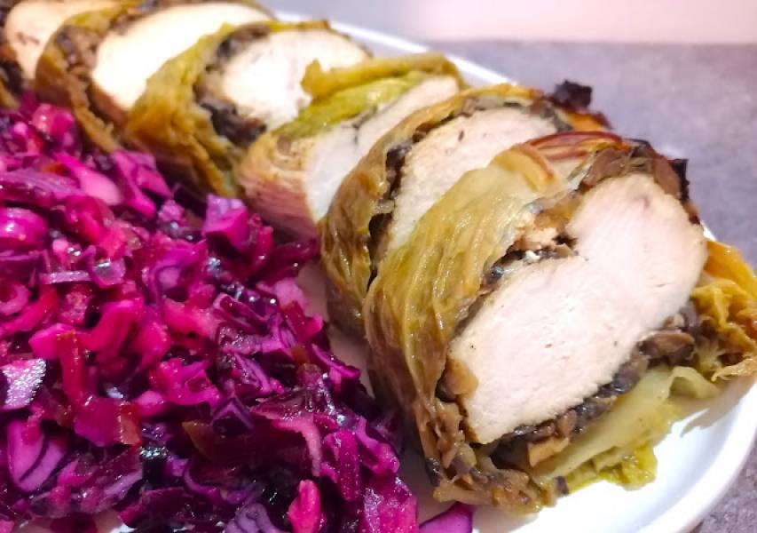 Kurczak z pieczarkami i kozim serem w kapuście