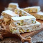 Torrone – nugat z pistacjami i migdałami