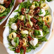 Sałatka z rukolą i tortellini
