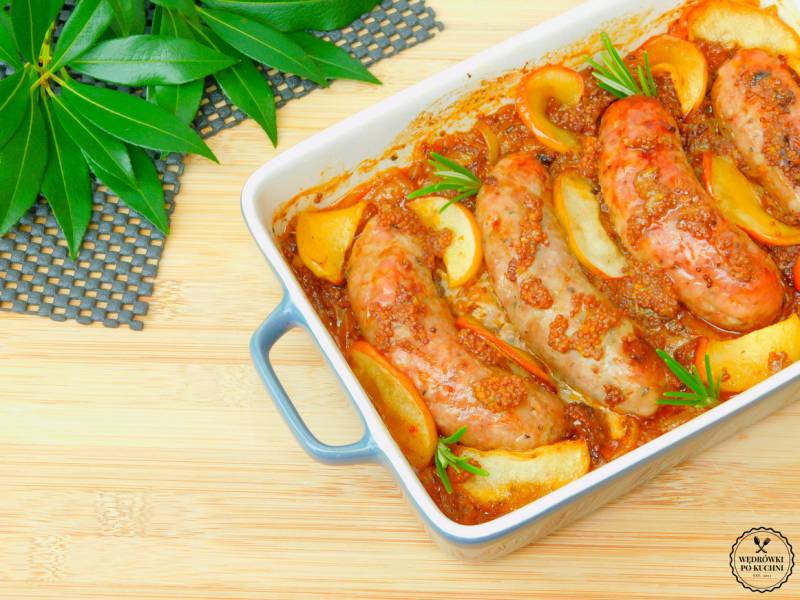 Biała kiełbasa pieczona w cydrze