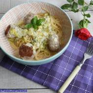 Spaghetti z pulpecikami w sosie porowym