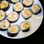 Sushi z awokado i łososiem