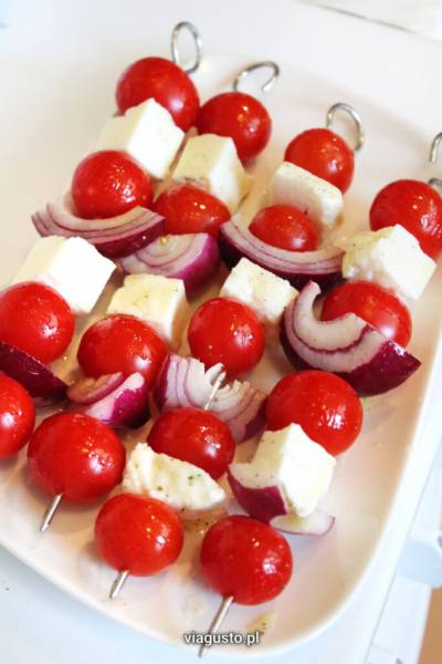 Szaszłyki z halloumi i pomidorkami