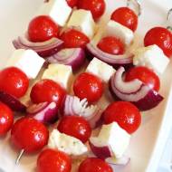 Szaszłyki z halloumi i pomidorkami