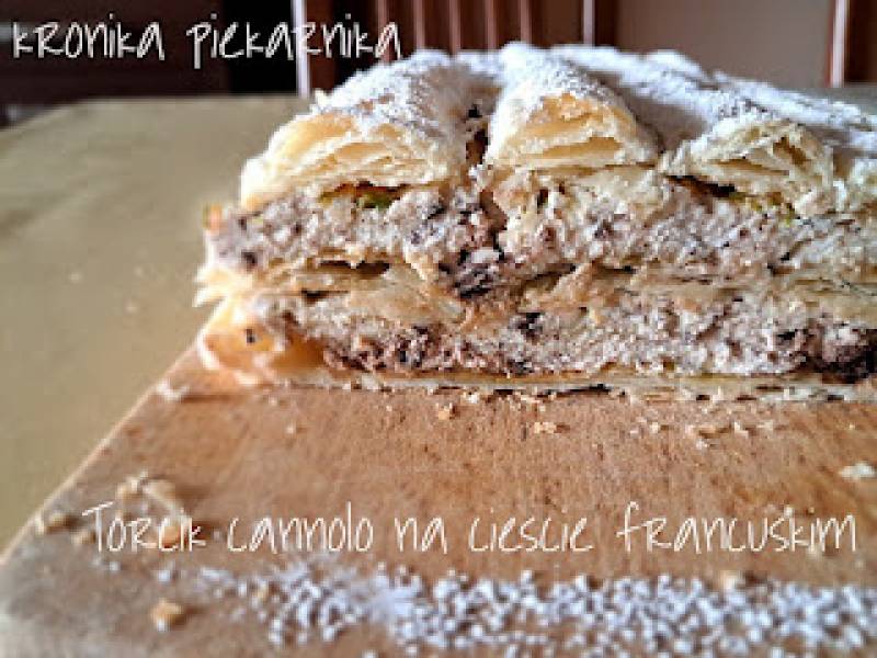 Torcik cannolo na cieście francuskim