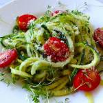 Spaghetti z cukinii z pomidorkami i parmezanem