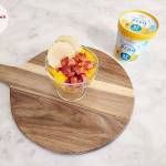 Sorbet z mango, śliwką i goferkami