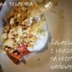 Rabarbar z kruszonką na kremie waniliowym