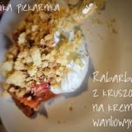 Rabarbar z kruszonką na kremie waniliowym