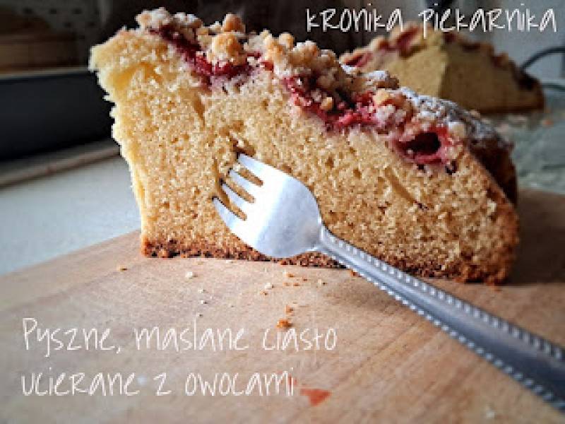 Pyszne, maślane ciasto ucierane z owocami