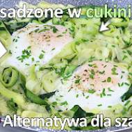 Przepis na jajka sadzone na cukinii