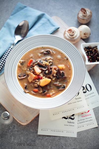 Zupa krupnik pieczarkowa