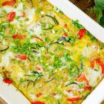 Frittata z cukinią, papryką i cebulą – kolorowe danie pełne smaku