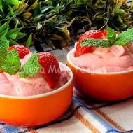 Szybkie lody truskawkowe z jogurtem