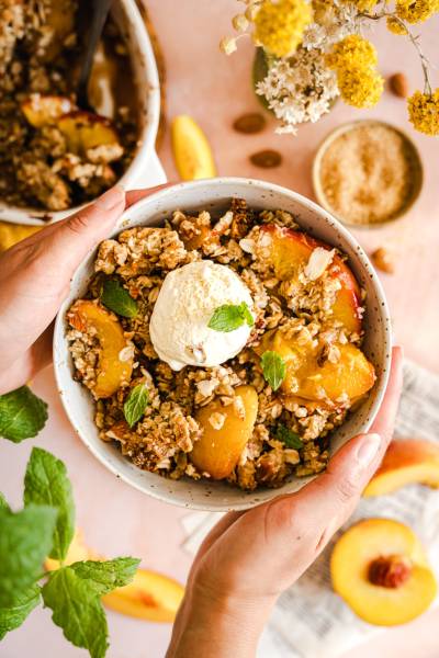 Brzoskwiniowy crumble – brzoskwinie pod kruszonką