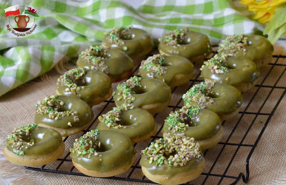 DONUTY PISTACJOWE