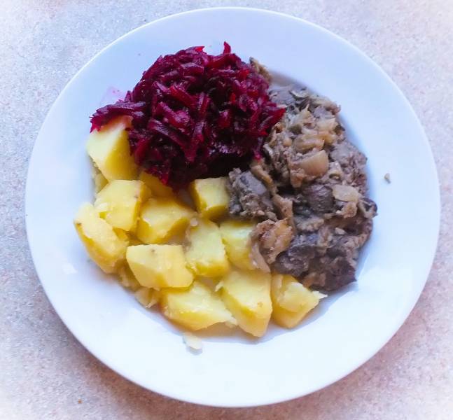 Wątróbka z cebulką i jabłkiem