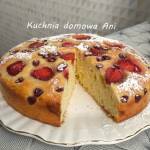 Ciasto jogurtowe z truskawkami i poziomkami