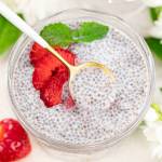 Pudding chia z truskawkami