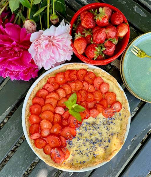 Tarta z kremem patissiere i truskawkami