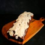 Fit ciasto czekoladowo-kokosowe z lukrem białkowym – Rustykalny murzynek z duszą