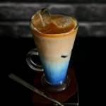 Blue Matcha Latte z espresso – magia smaku i koloru w jednej szklance