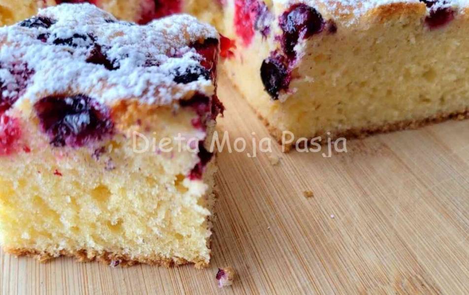 Tanie szybkie ciasto z owocami