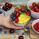 Deser Oreo z serkiem mascarpone, galaretką i owocami