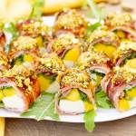 Roladki z szynki, mango i mozzarelli