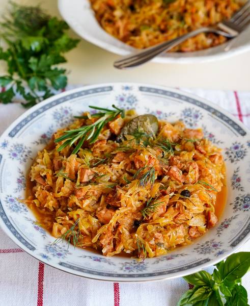 Bigos z młodej kapusty