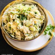 Sałatka z makaronem orzo