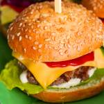 Mini burgery – idealne na imprezę! Przepis krok po kroku