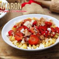 Makaron z twarogiem i truskawkami