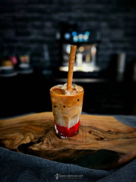 Strawberry Ice Sage Latte – espresso z musem truskawkowym