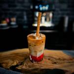 Strawberry Ice Sage Latte – espresso z musem truskawkowym
