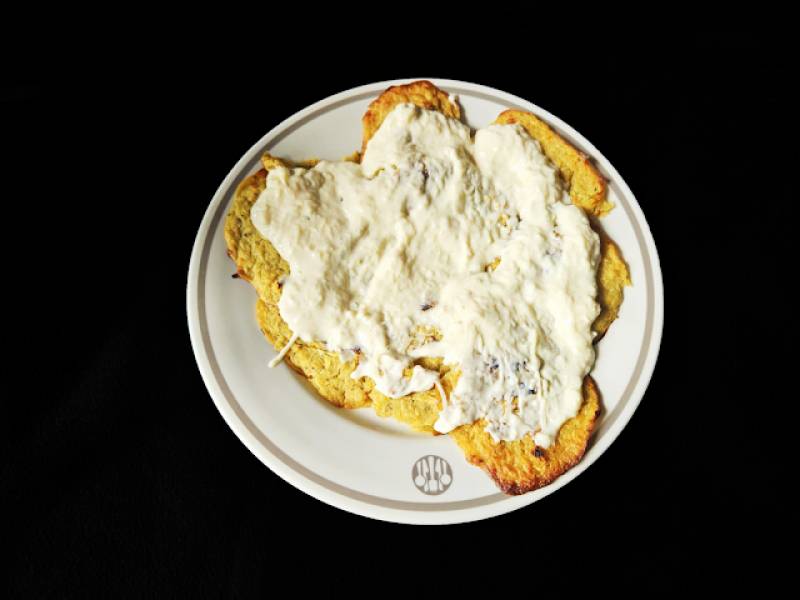 Dietetyczne placki cukiniowo-ziemniaczane z sosem tzatziki