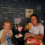 Tajski sernik Nom Yen z syropem Sala – różowa rozkosz