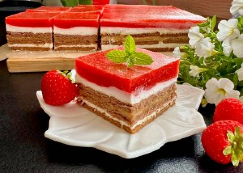 Truskawkowa księżniczka – ciasto warstwowe bez pieczenia!
