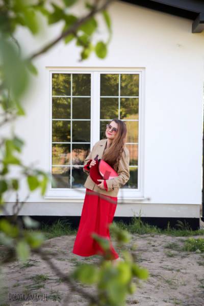 Lady in red