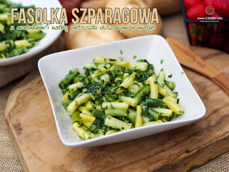 Fasolka szparagowa z czosnkiem i natką pietruszki duszonymi w maśle